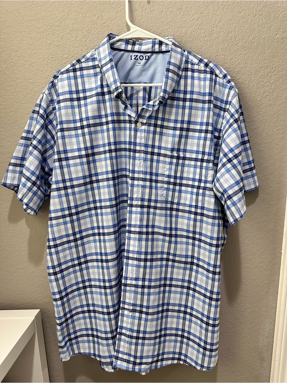 IZOD Men's Blue Plaid Short-Sleeve Button-Down Shirt